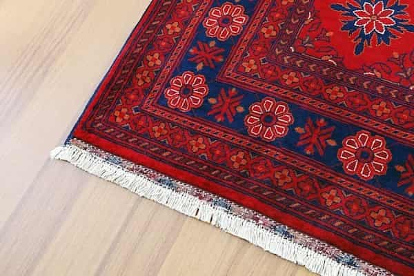 تصویر 3 از رو فرشی سنتی قرمز با نقش اصیل + گرم و صمیمی